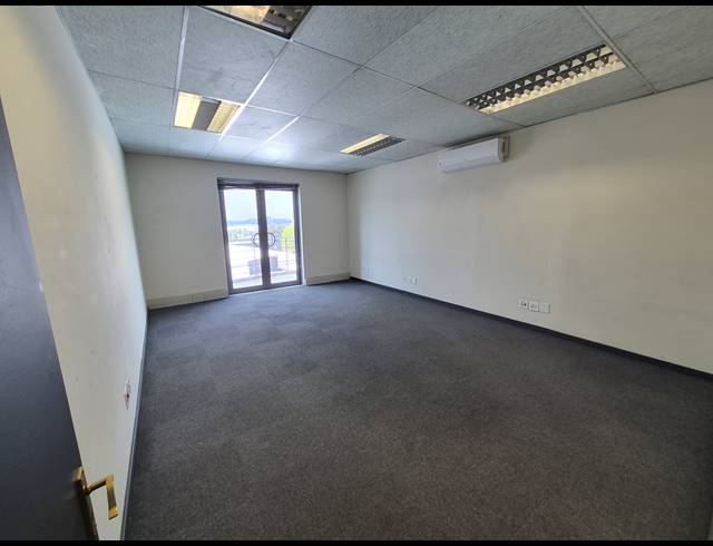 348M² OFFICE TO LET IN BRUMA